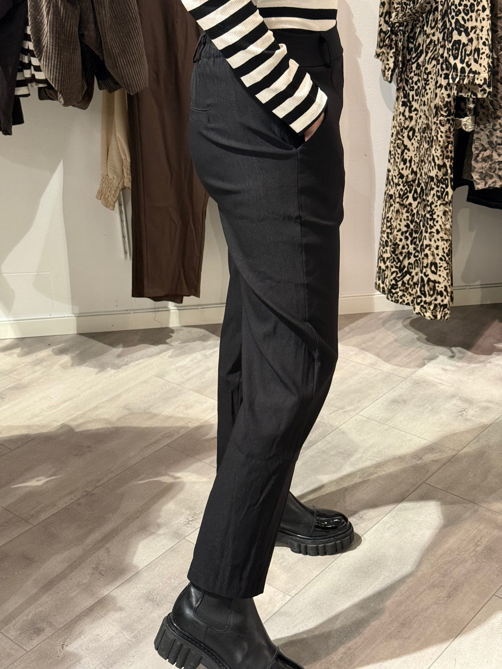 MDCUMA- black pants