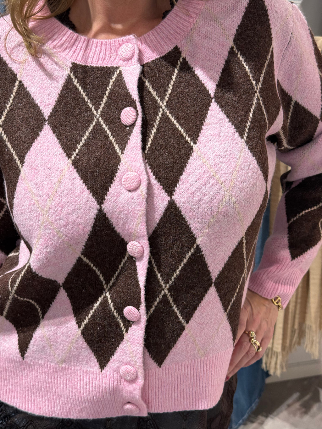 Stickad kofta rombmönster rosa/brun