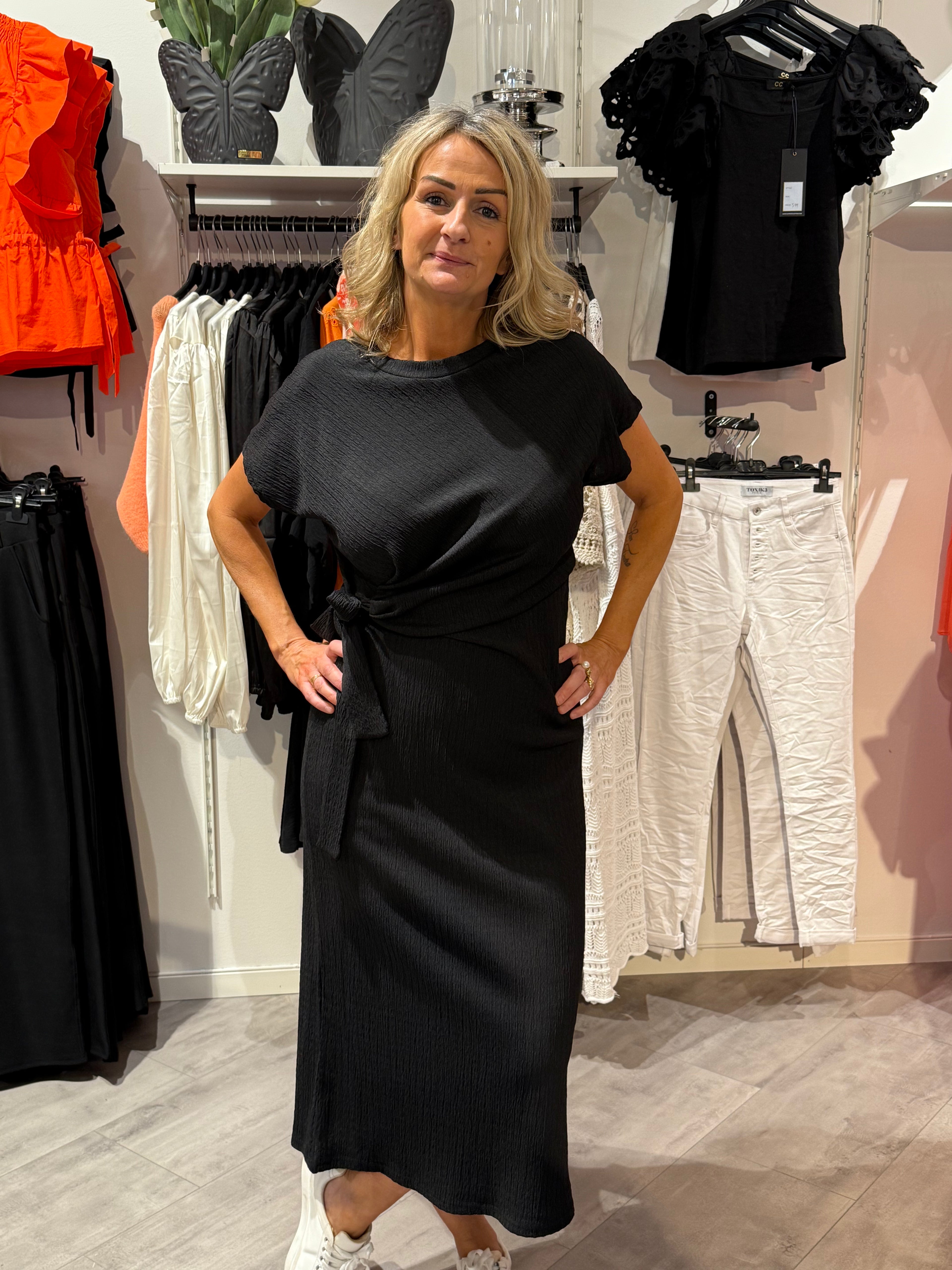 Dress with black tie