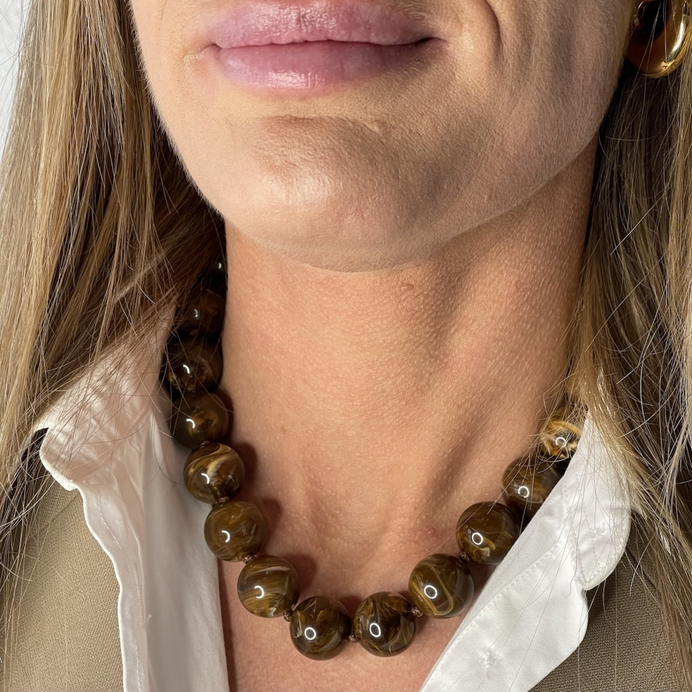 VELVET RESIN NECKLACE BROWN
