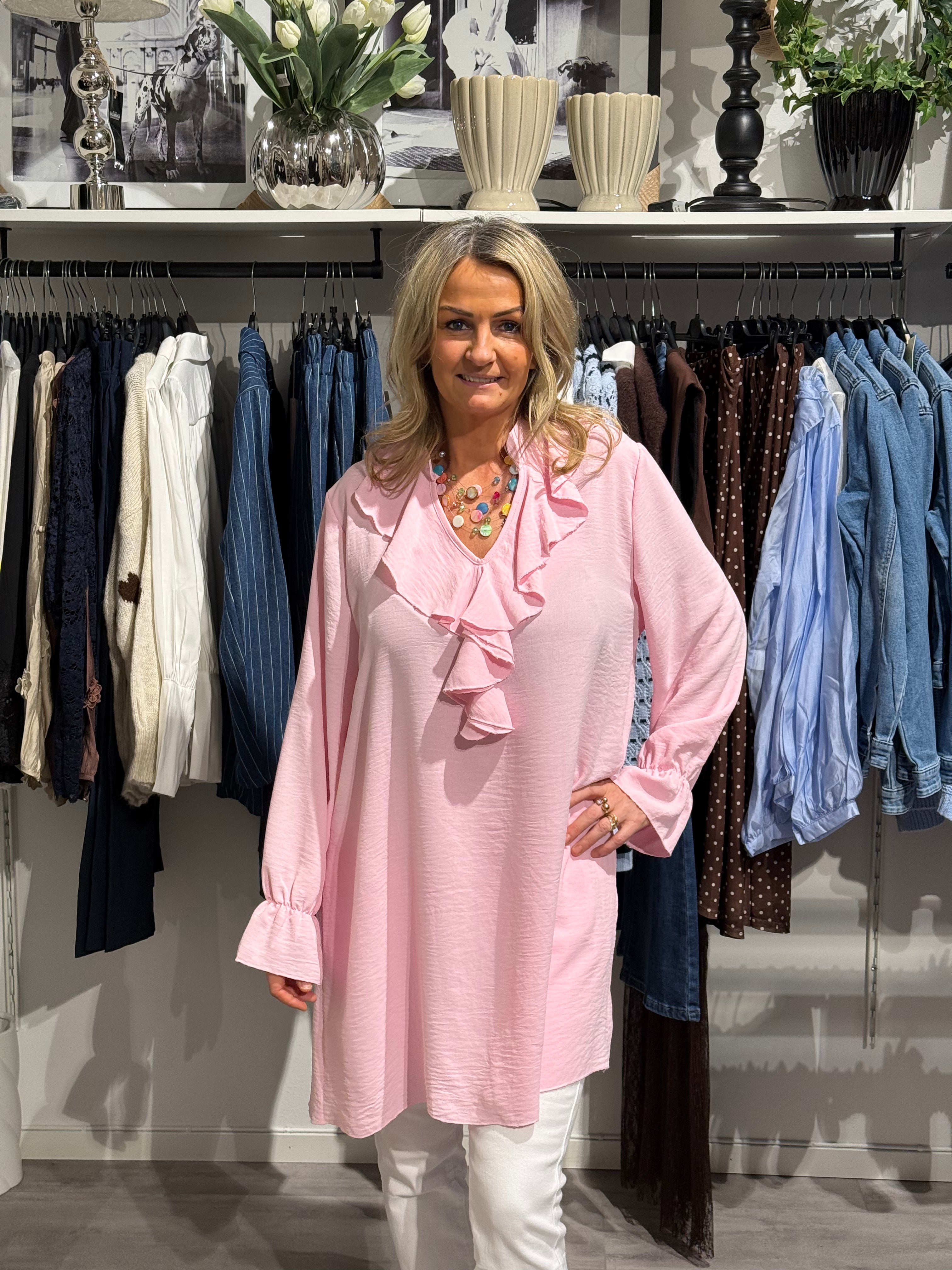 Tunika med volang detaljer rosa
