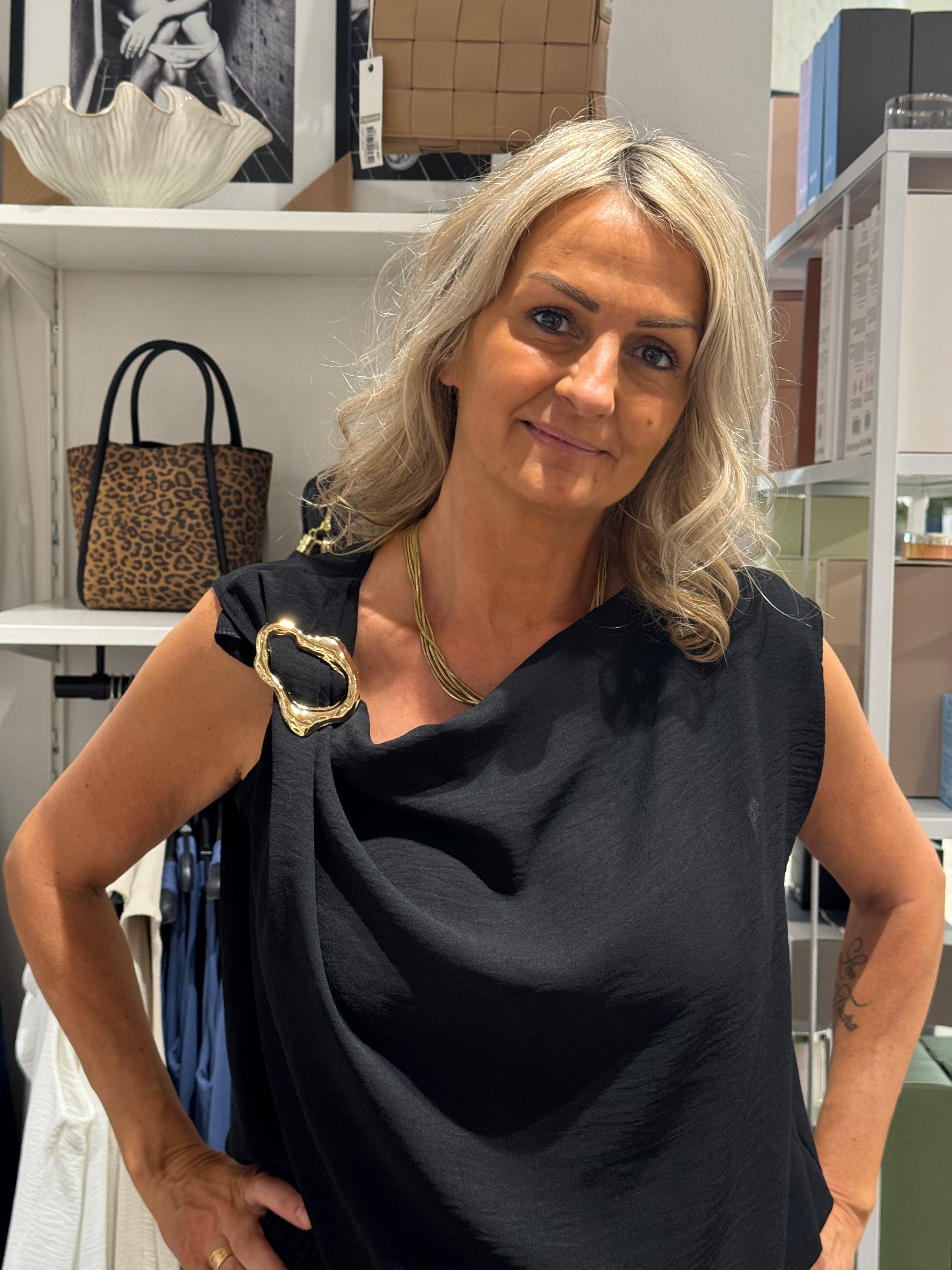 Alva drape topp med spänne