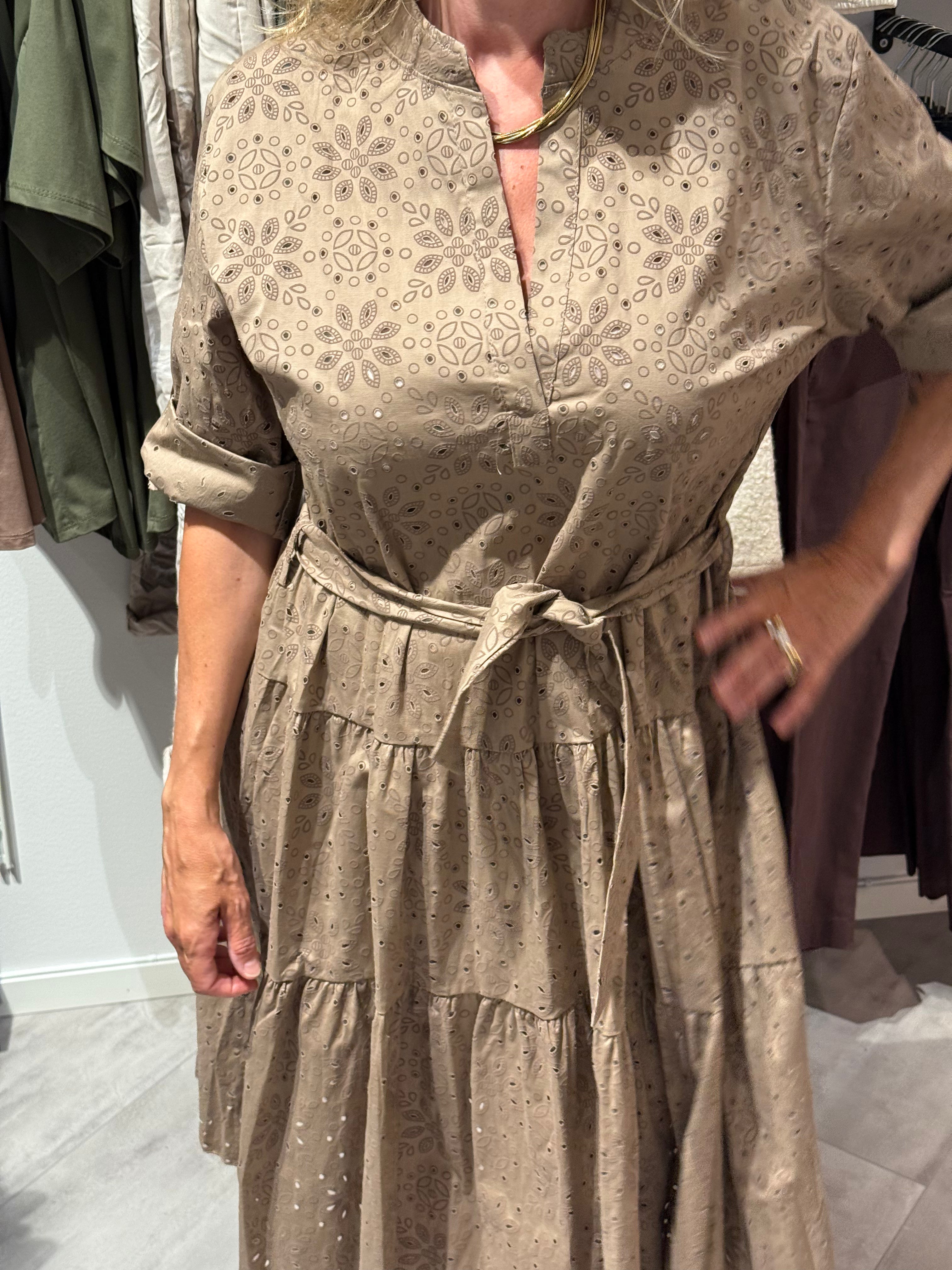 Cut-out midi dress sand