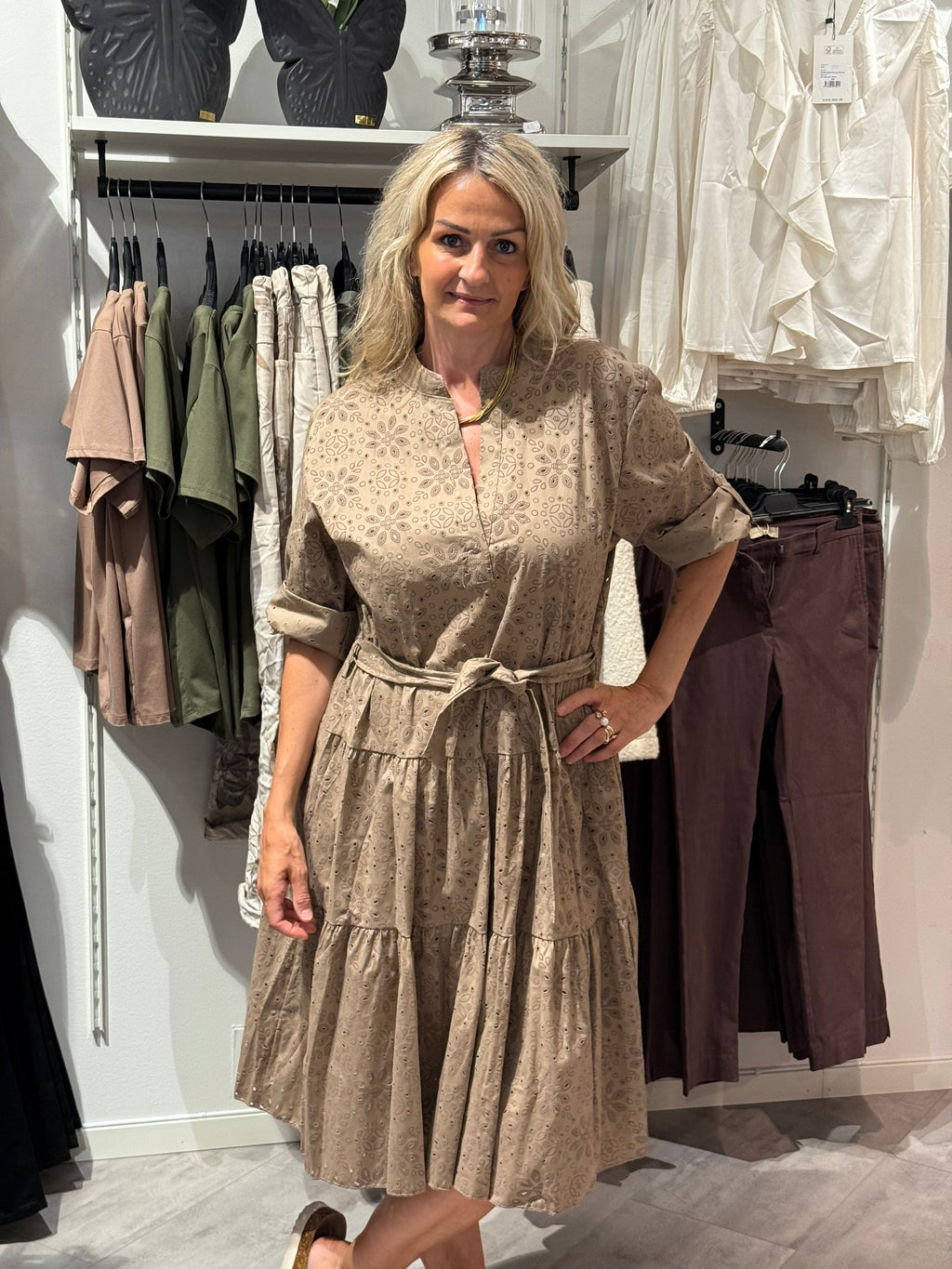 Cut-out midi dress sand