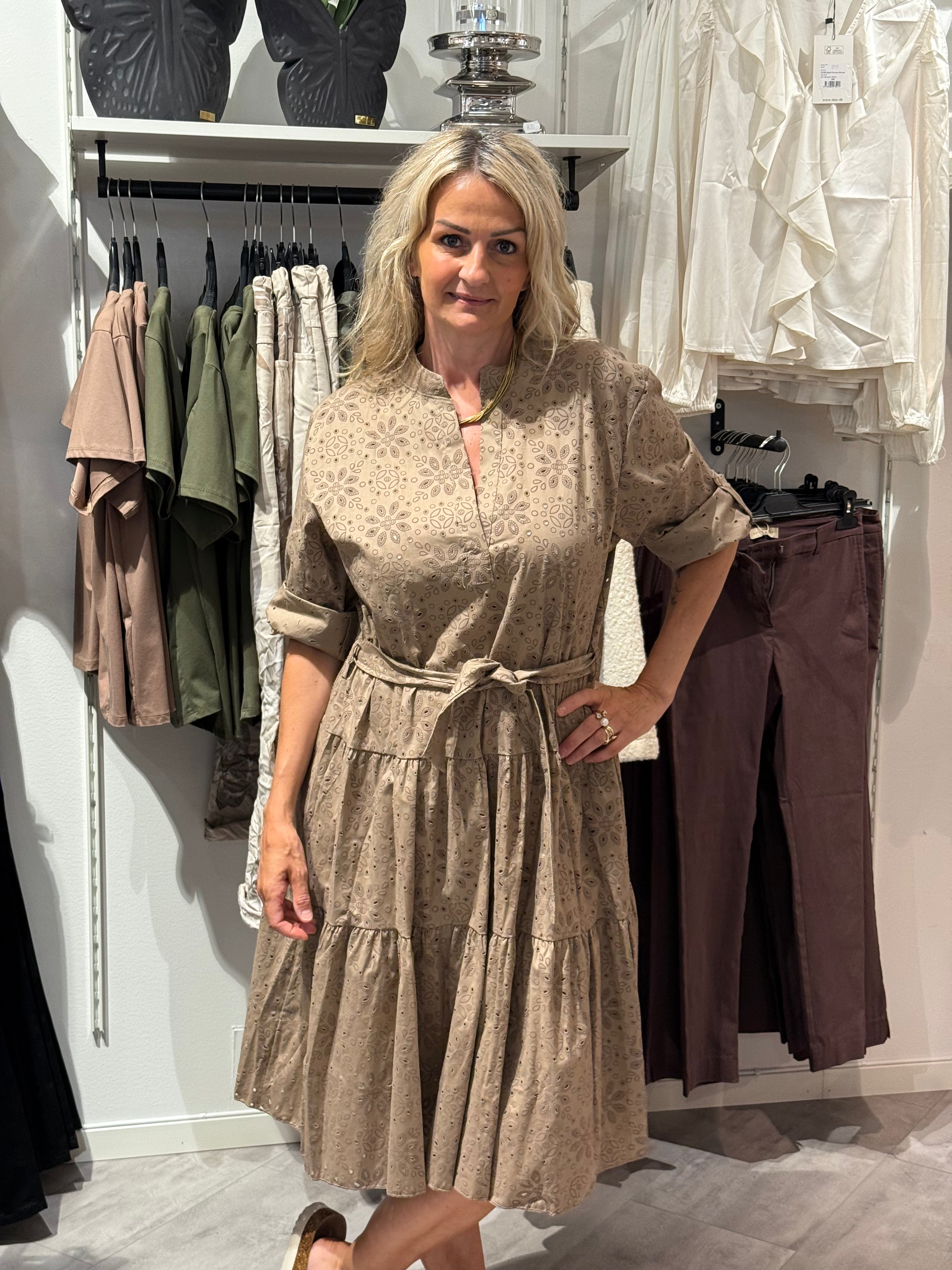 Cut-out midi dress sand