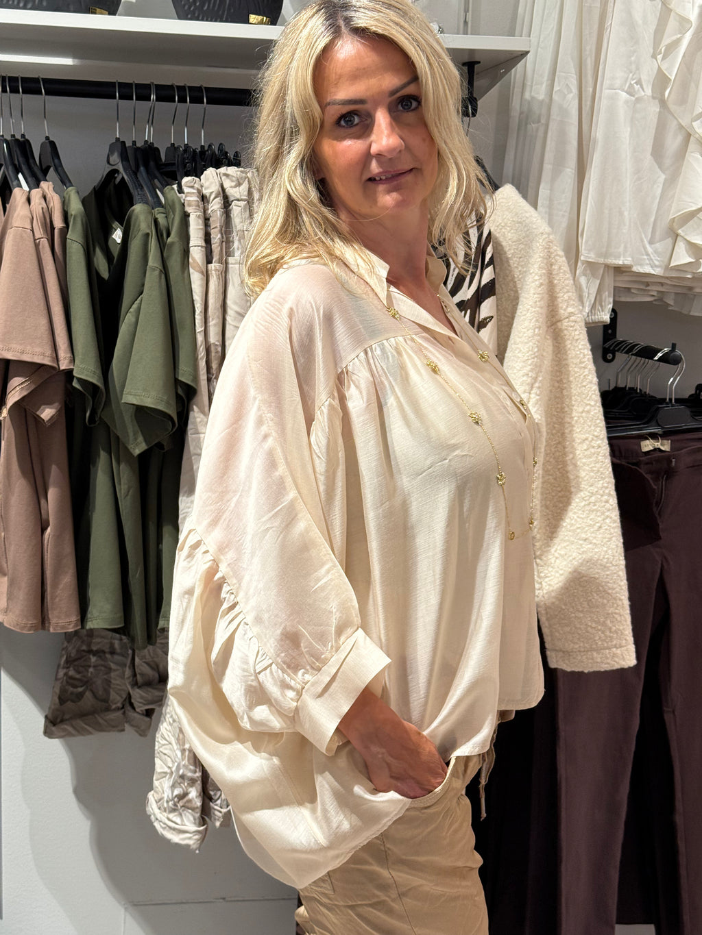 Lustrous blouse beige