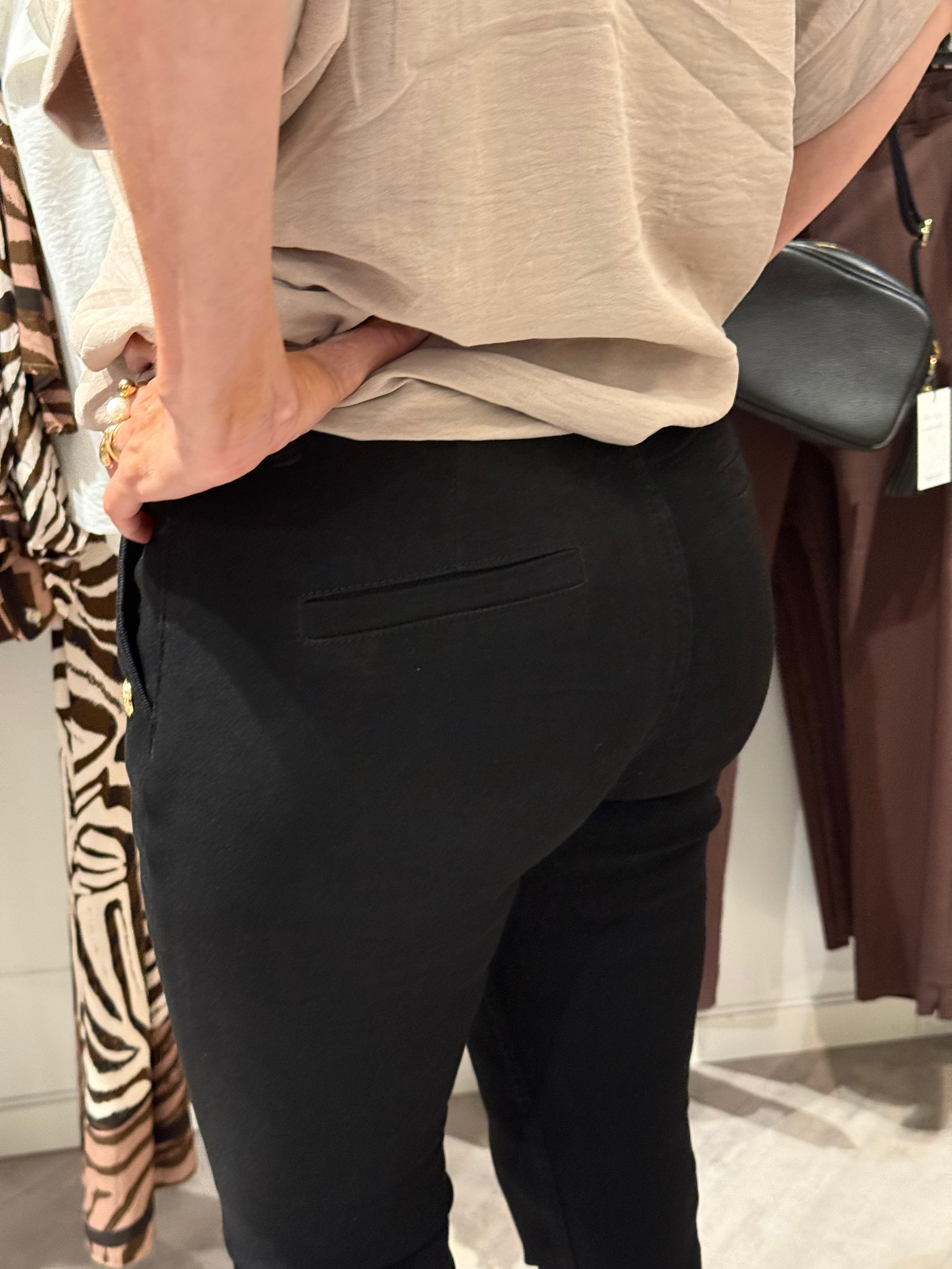Flared jeans med guldknappar svart
