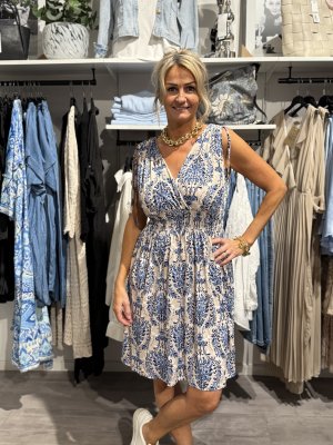 Patterned short blue dress