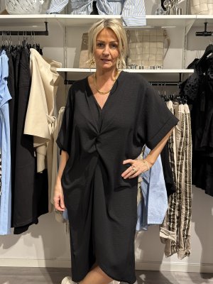 Tunic with tie detail, black.